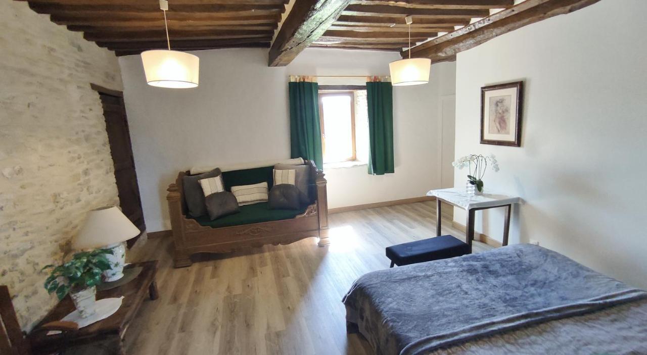 Bed and Breakfast La Ferme Manoir Saint Barthelemy Juaye-Mondaye Екстер'єр фото
